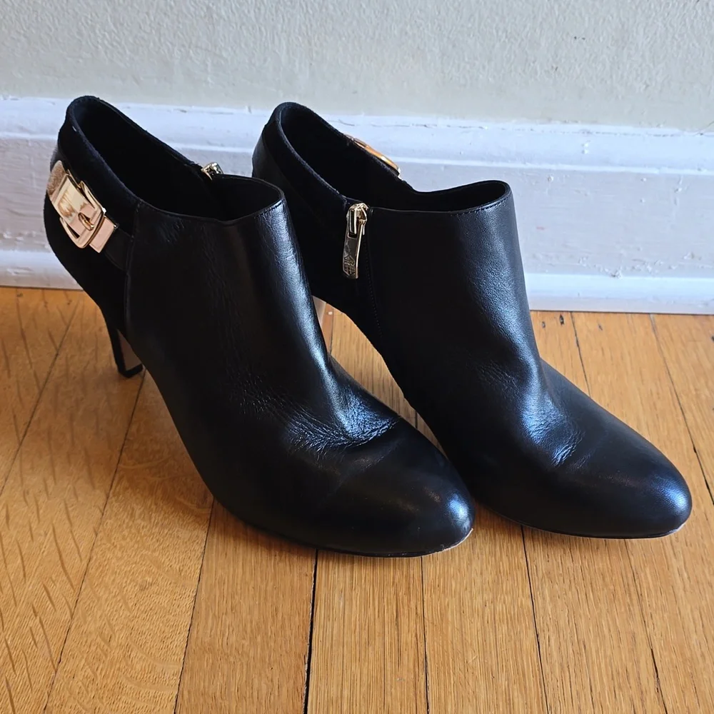 Vince Camuto, Velino Black Ankle Boots, Leather, EUC, Women's 10 - Picture 2 of 16